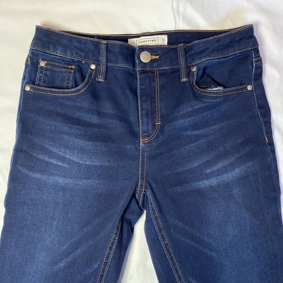 eighty-two brand jeans. Worn maybe twice 2/$20 - Picture 2 of 6